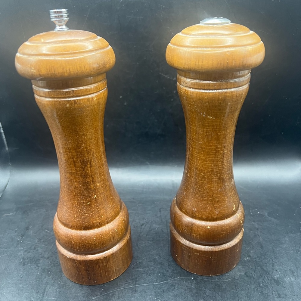 Thompson Black and Brown Grinder Base